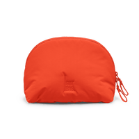 Got Bag Cloud-Pocket-Bag, ein moderner Rucksack mit mehreren Fächern und gepolstertem Tragegriff, aus recyceltem Kunststoff.
