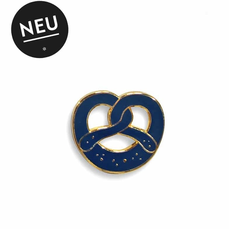 Schmuck-Accessoire Pin Breze von Heimatformat, detailreiche Metallbrosche mit kunstvollem Design.