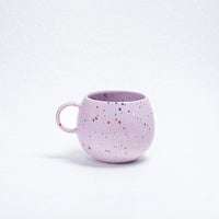 Keramik Tasse „Party Ball“ von egg back home, 500ml, mit buntem Party-Design, ideal für drinnen und draußen.