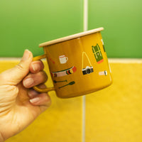 Emailletasse Becher von Roadtyping, langlebig, ideal für drinnen und draußen, mit auffälligem Design auf der Oberfläche.