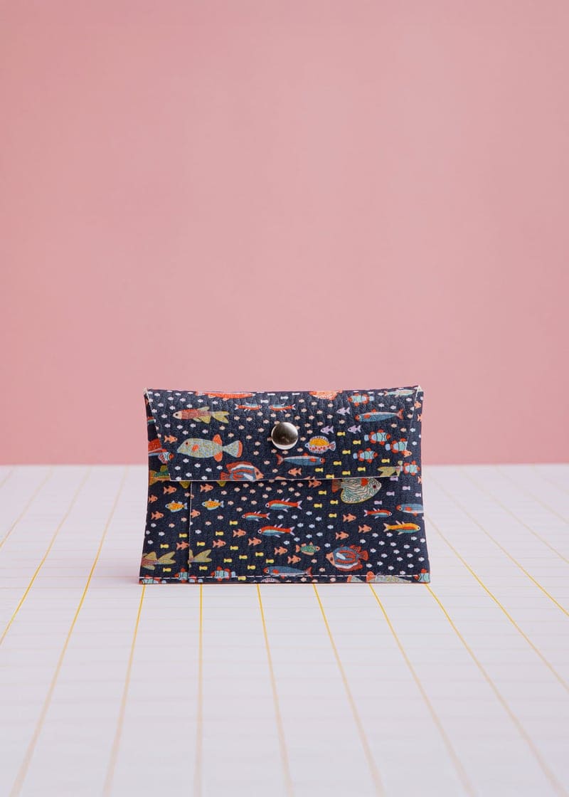 Kleine Geldbörse mit Druckknopf und bunten Motiven, Ecke, aus Leder, handlich und stilvoll für Damen und Herren