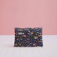 Kleine Geldbörse mit Druckknopf und bunten Motiven, Ecke, aus Leder, handlich und stilvoll für Damen und Herren
