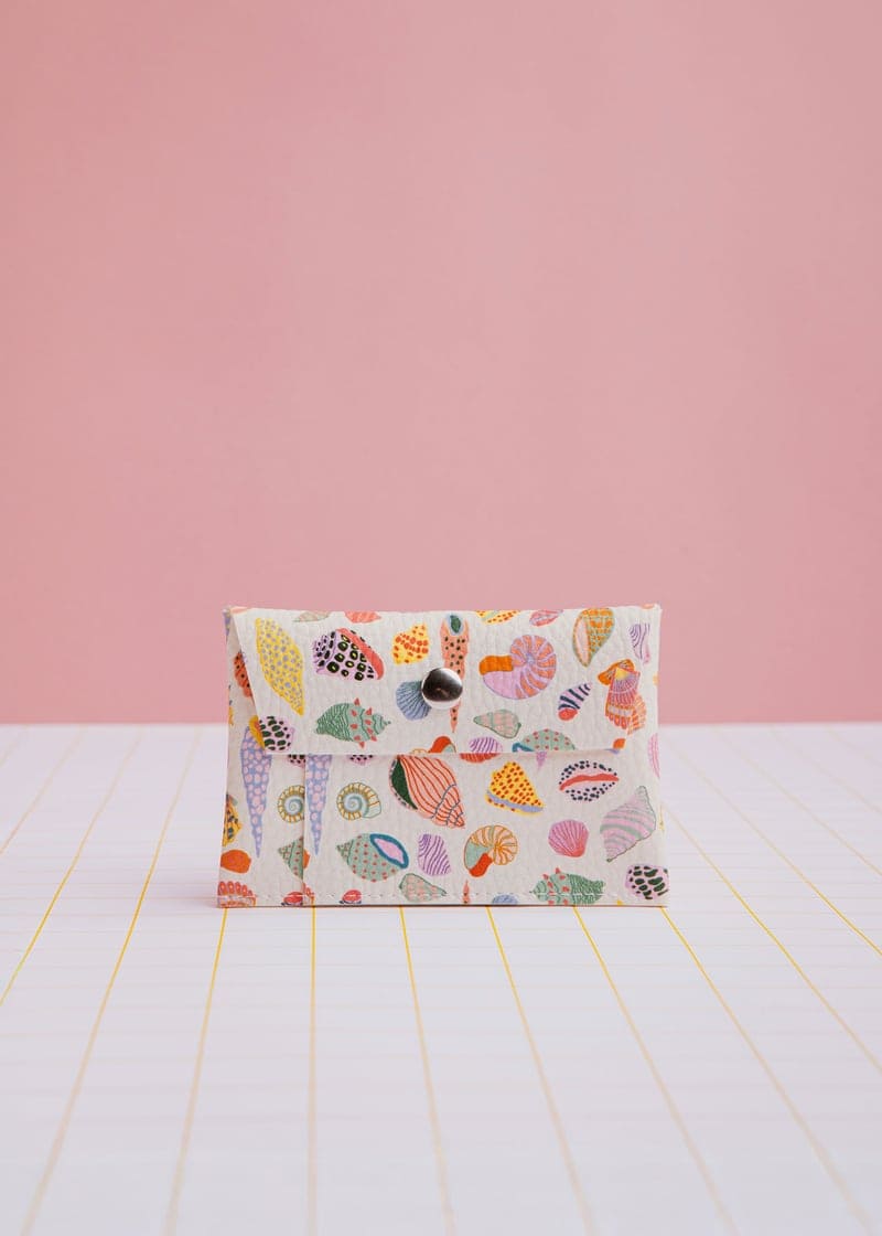 Kunstleder-Geldbeutel mit Druckknopf und bunten Motiven, Ecke Accessoires, praktische Geldbörse für Damen.