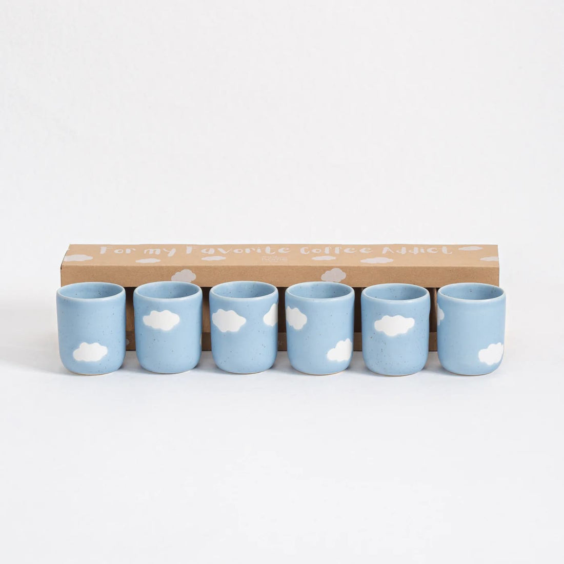 Egg back home Espressotasse „Cloud“ aus Keramik, ideal für drinnen und draußen, mit weißem Wolken-Design.