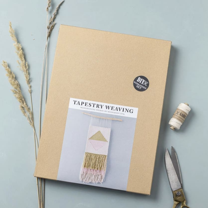 DIY-Set „Tapestry Weaving“ von Garn&mehr mit bunten Garnen und Webrahmen für kreative Wandbehänge, detailreich und farbenfroh
