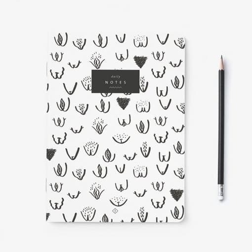 A5 Notizheft von typealive, elegante Papeterie mit linierten Seiten, ideal für Notizen und Skizzen, schwarze Cover.