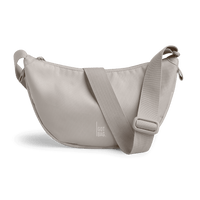 Kleine Moon-Bag von Got Bag, umweltfreundlicher Rucksack und HipBag aus recyceltem Material, zeigt das Design und die Details.