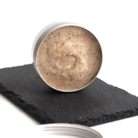 Körper-Peeling Sugar Scrub von Choice Naturseifen, cremige Textur und Zuckerkörner für glatte Haut, Nahaufnahme des Produkts