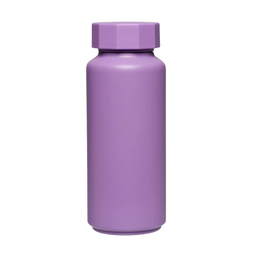 Thermo Trinkflasche von designletters, geeignet für drinnen und draußen, zeigt modernes Design und langlebiges Material.