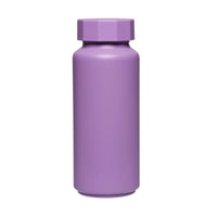 Thermo Trinkflasche von designletters, geeignet für drinnen und draußen, zeigt modernes Design und langlebiges Material.