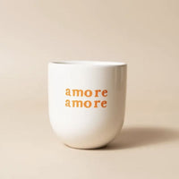 Bunter Keramikbecher von Sisi house of style, ideal für Drinnen und Draußen, mit farbigem Muster und robustem Design.