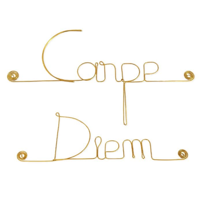 Wandschmuck aus Draht von Bijoux de Mur, dekoratives Metallkunstwerk für drinnen und draußen, filigrane Drahtgestaltung.