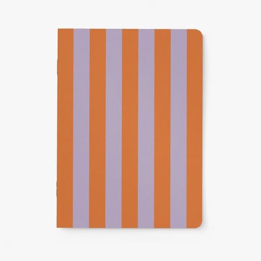 A5 Notizheft von typealive, handliches Papeterie-Notizbuch mit linierten Seiten, ideal für Notizen und Skizzen.