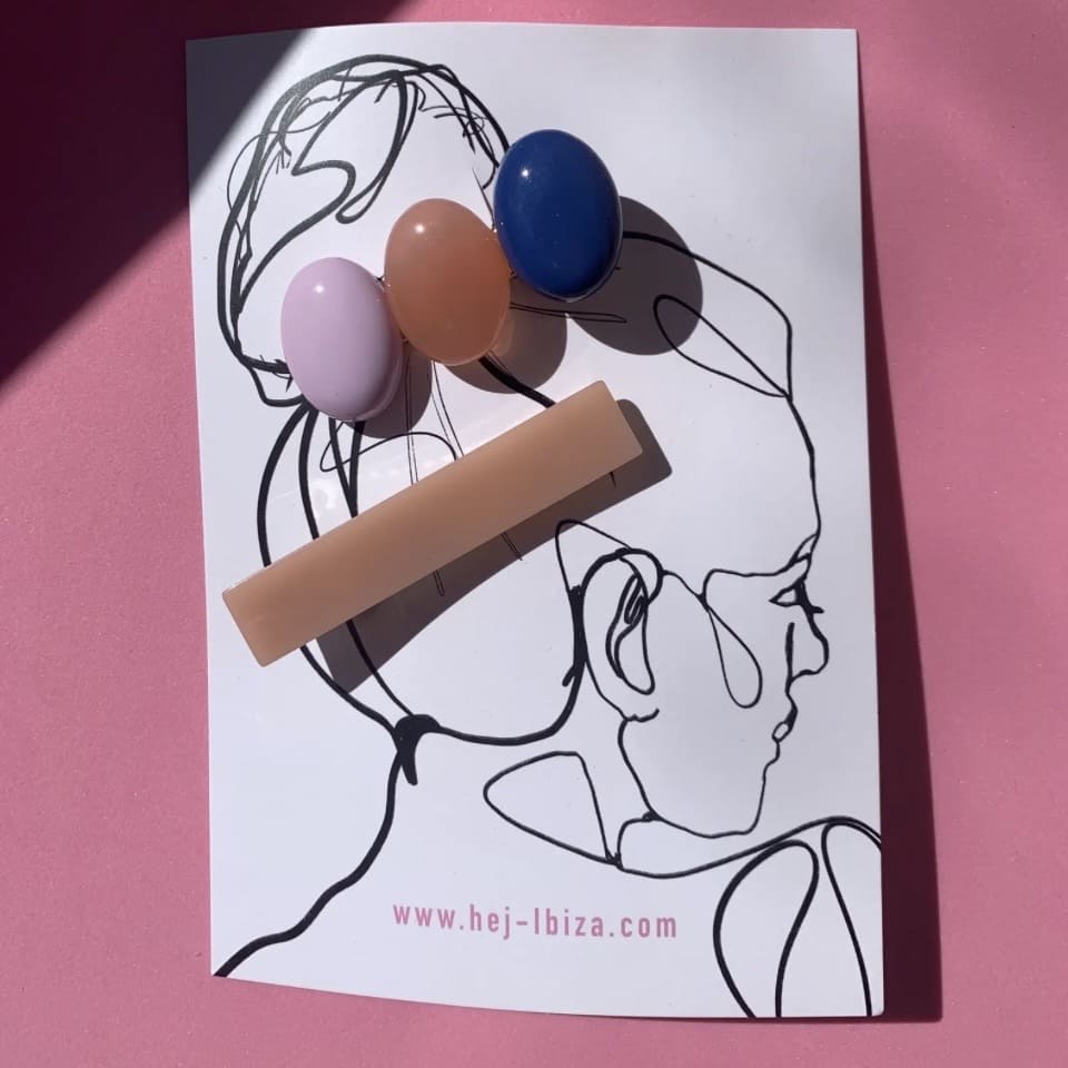 Bunte Haarklammern Candy von hej ibiza by Ute Arnold, stylische Haaraccessoires für kreativen Look, auf einem weißen Hintergrund.