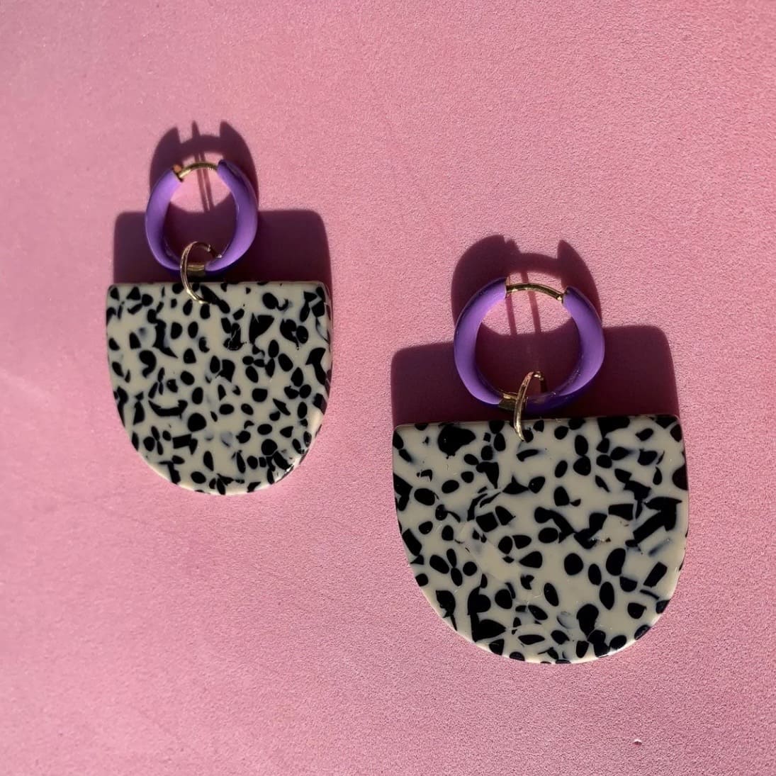 Ohrschmuck Olia von hej Ibiza by Ute Arnold, elegante Accessoires, goldene Ohrringe mit filigranen Details, modisches Design