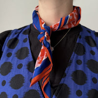 Buntes Bandana „Erin“ von Johnny Urban, aus weichem Stoff, mit grafischem Muster, ideal für Mode und Accessoires.