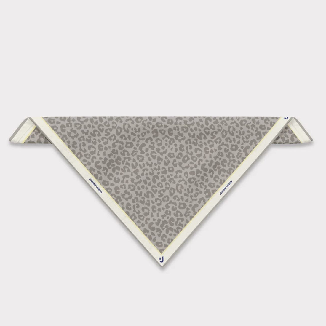 Bunte Johnny Urban Bandana „Erin“ mit Blumenmuster, aus weichem Stoff, ideal für Mode und Accessoires.