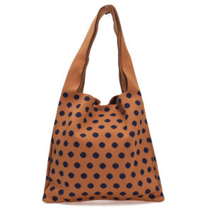 Hübsche Shopper Lois von Lot83 aus langlebigem Stoff, mit modernen Design und geräumigem Innenraum.