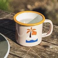 Kleine Emailletasse für Kinder von Roadtyping, ideal für drinnen und draußen, mit buntem Design und robustem Material