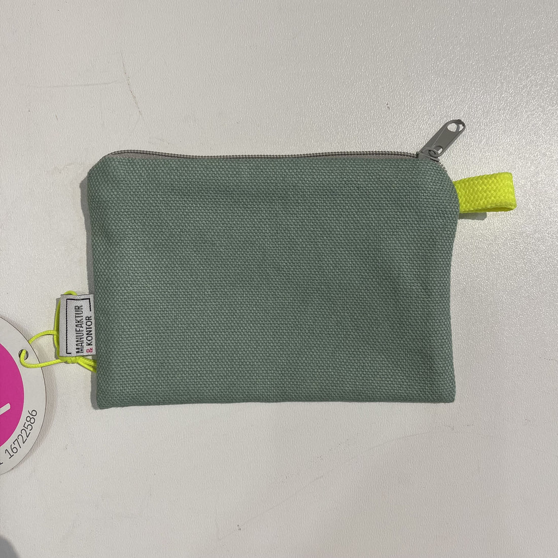 Laptoptasche von Manufaktur & Kontor, hochwertiges Accessoire aus Leder mit Reißverschluss und Tragegriff, braun.