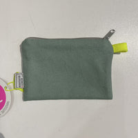 Laptoptasche von Manufaktur & Kontor, hochwertiges Accessoire aus Leder mit Reißverschluss und Tragegriff, braun.
