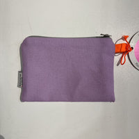 Laptoptasche aus Leder von Manufaktur & Kontor, stilvolles Accessoire mit robustem Design und praktischen Tragegriffen.