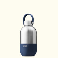 Isolierte Edelstahl-Trinkflasche 500 ml von Noma noma, robuste Flasche mit Schraubdeckel.