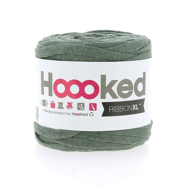 Hoooked RibbonXL Bändchengarn 125 g in buntem, dickem Garn zum Stricken und Häkeln, detailreiche Nahaufnahme