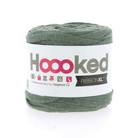 Hoooked RibbonXL Bändchengarn 125 g in buntem, dickem Garn zum Stricken und Häkeln, detailreiche Nahaufnahme
