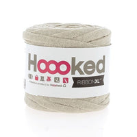 Bündchengarn RibbonXL von Hoooked, 125 g, detailreiche Nahaufnahme des bunten, weichen Garns für kreative Handarbeit.