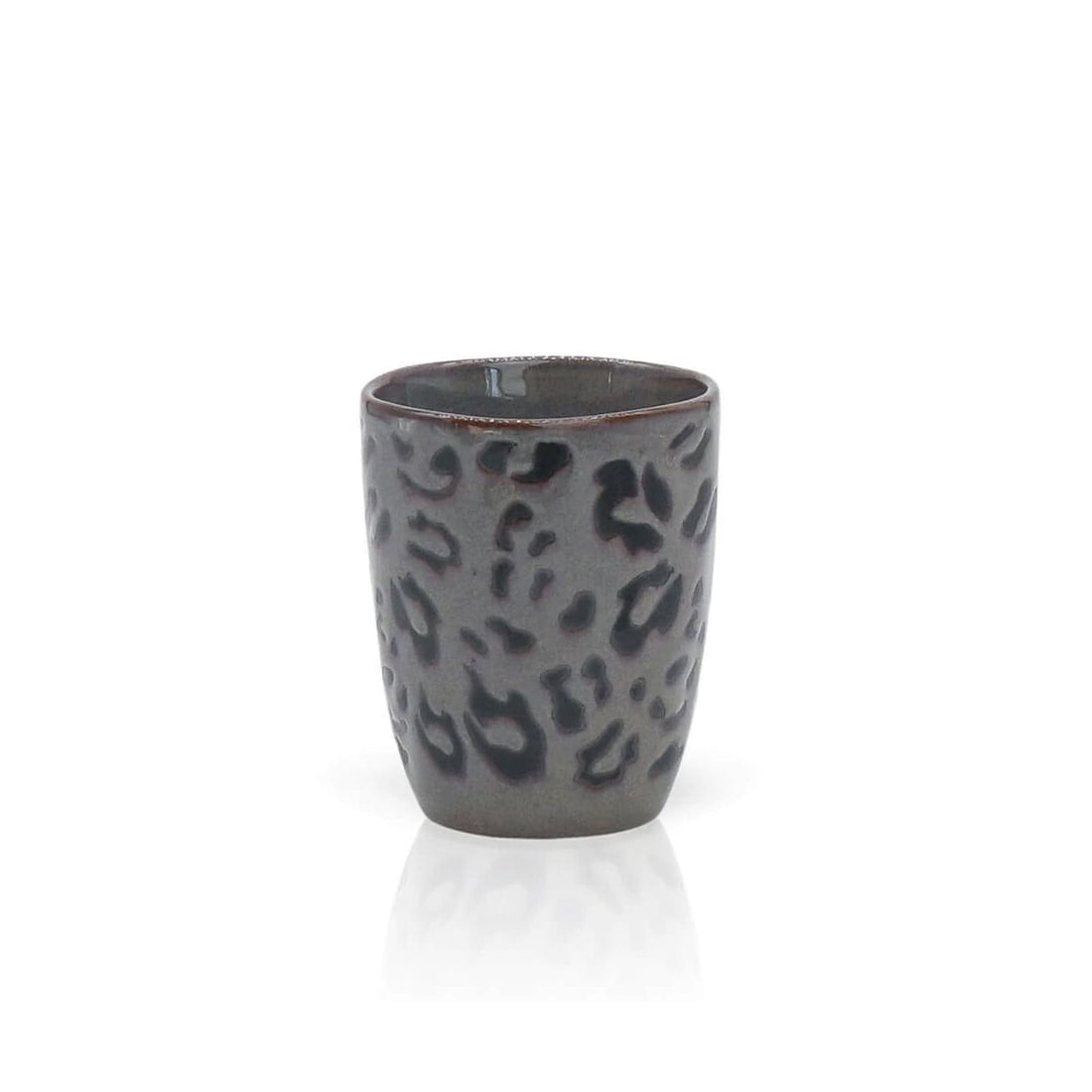 Keramikbecher „Leo“ von Mea-Living mit stilvollem Design und handgefertigter Optik.