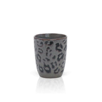 Keramikbecher „Leo“ von Mea-Living mit stilvollem Design und handgefertigter Optik.