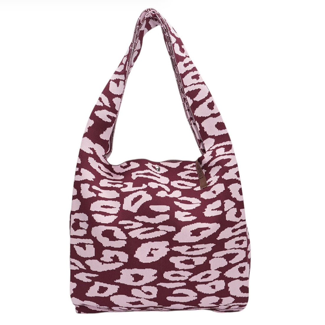 Luftige Shopper Lois von Lot83 aus Bekleidung, zeigt den großzügigen Stoff und das schlichte Design in natürlicher Haltung.