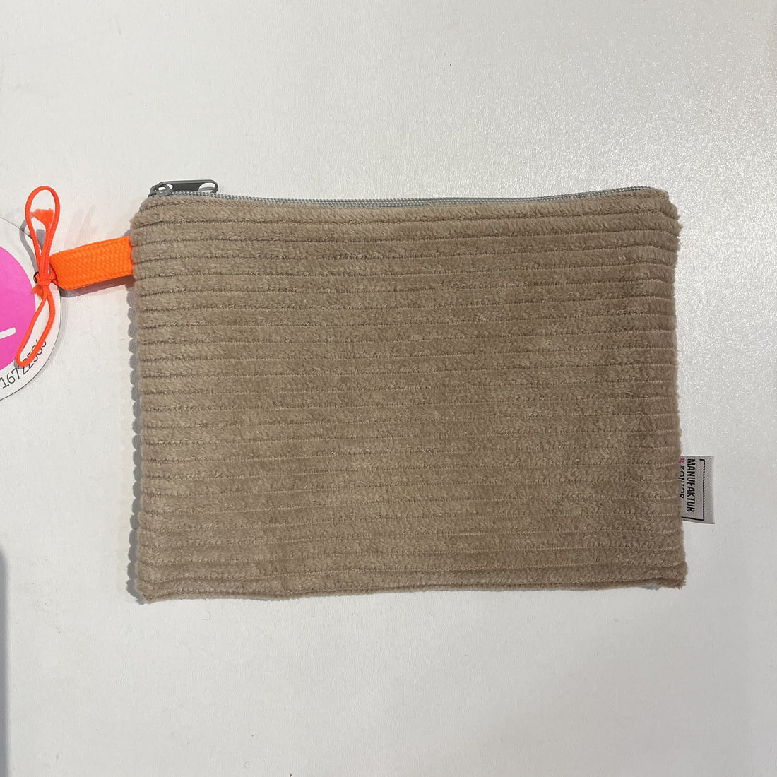 Manufaktur & Kontor Little Sister Bag Cord, modisches Accessoire in natürlicher Farbgebung, zeigt den bunten Kordelverschluss.
