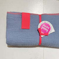 Weiches Musselin-Quadrattuch von Manufaktur & Kontor, ideal als Accessoire, mit floralem Muster und sanften Farben.
