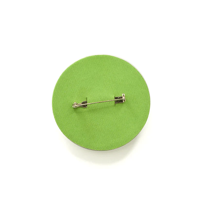 Roadtyping Patch Anstecker, grüner Stoff mit aufgenähtem Roadtyping Logo, modisches Accessoire für Kleidung und Taschen