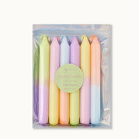 Bunte Dip-Dye-Kerzen im Set von by vivi, geeignet für drinnen und draußen, farbenfrohes Dekor für verschiedene Anlässe