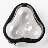 Drei Ballcases von Mr. Tischtennis, geeignet für Indoor und Outdoor Tischtennis, in verschiedenen Farben auf einem Tisch.