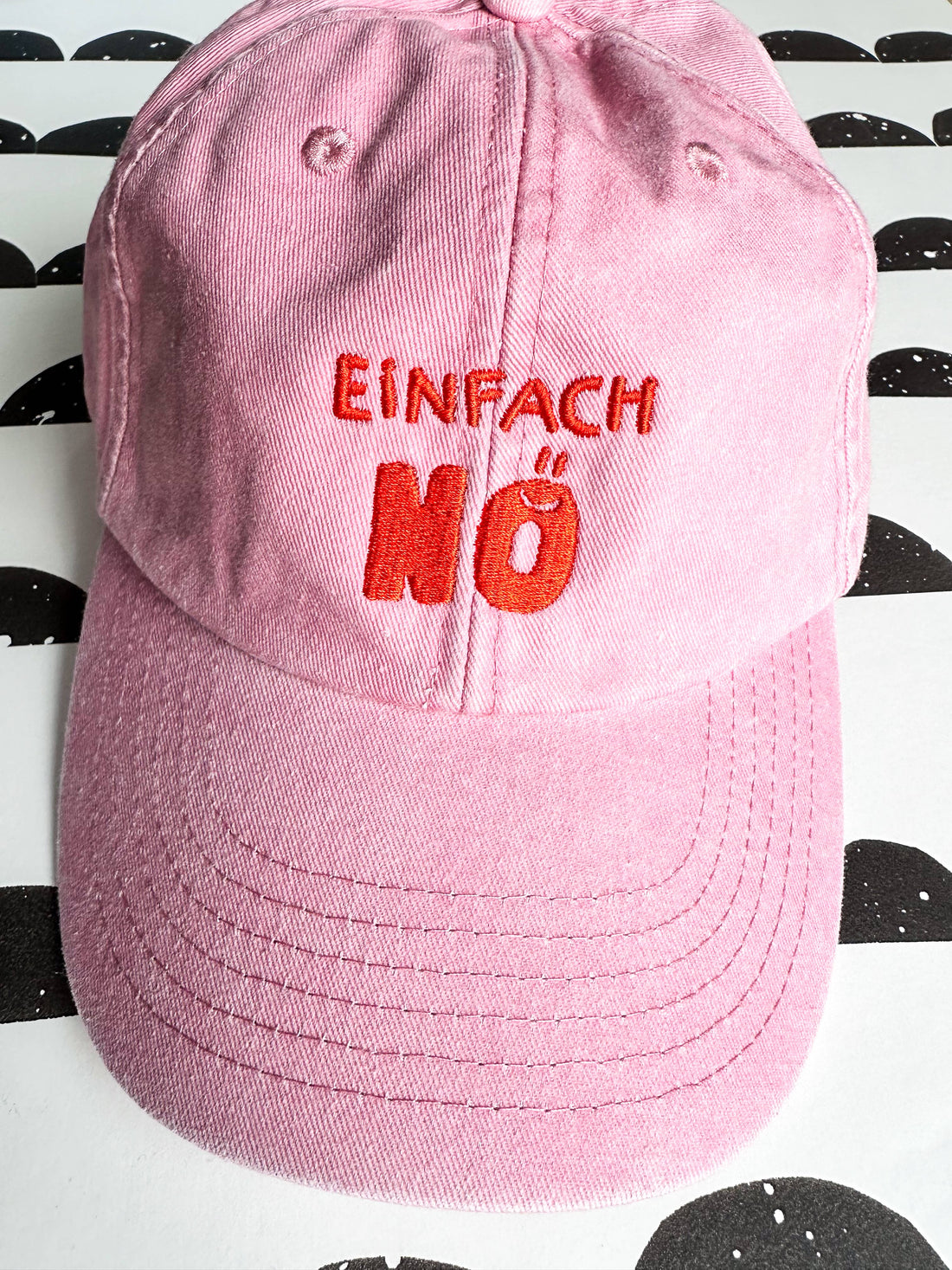 Vintage Dusky Pink Cap von StudioSonna, limitierte Edition, zeigt die stilvolle, bequeme Baseballmütze in Nahaufnahme.