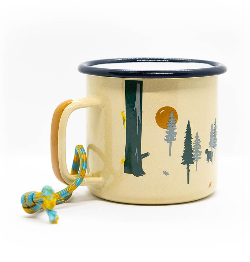 Emailletasse Becher von Roadtyping, für drinnen und draußen, mit praktischem Design und wetterfestem Material.