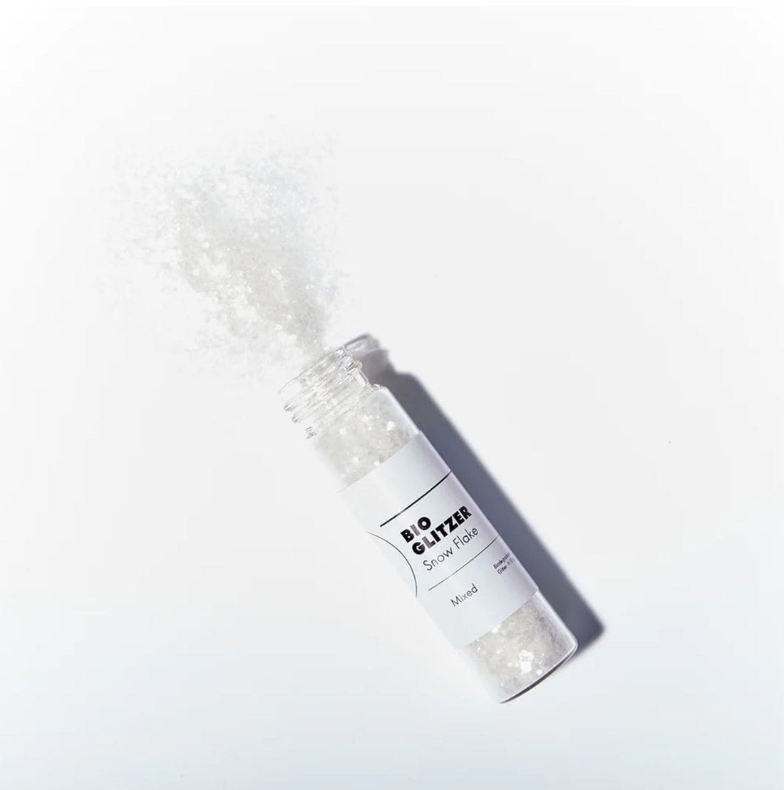 Glitzer-Bio 10g von Birkenspanner, schimmernder Bio-Glitzer für Beauty- und Pflegeanwendungen, auf weißem Hintergrund.
